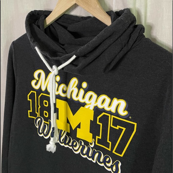 University of Michigan Wolverines Dark Gray, White & Gold Funnel Neck Pull-Over - Picture 7 of 15